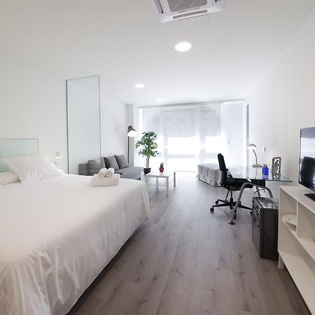 Pension T5 Donostia Suites San Sebastian Ruang foto