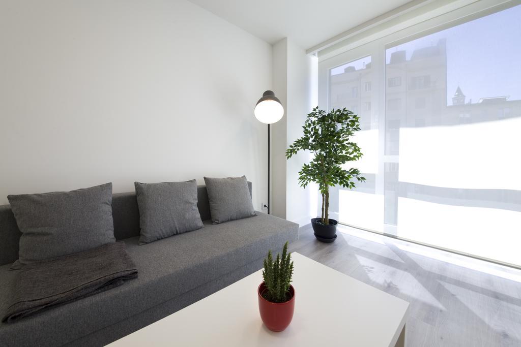 Pension T5 Donostia Suites San Sebastian Ruang foto