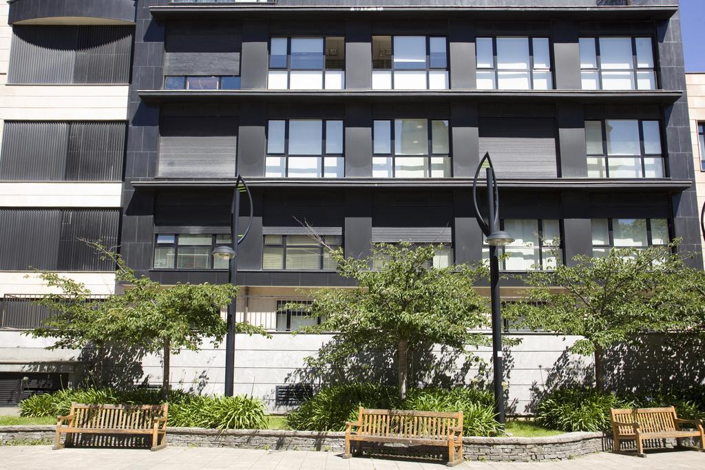 Pension T5 Donostia Suites San Sebastian Bagian luar foto