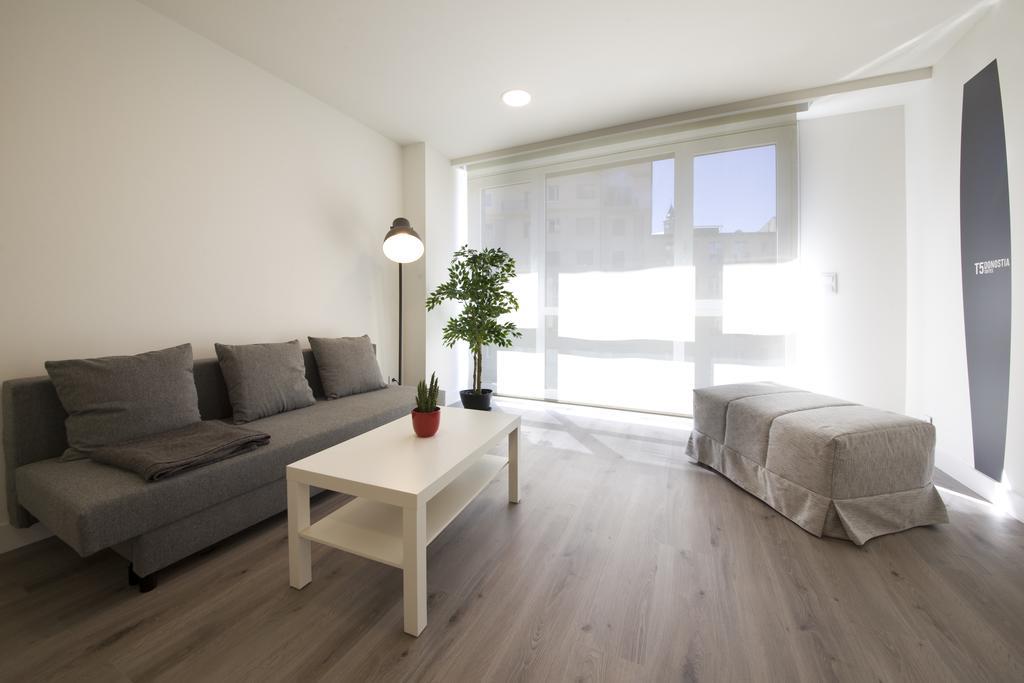 Pension T5 Donostia Suites San Sebastian Ruang foto