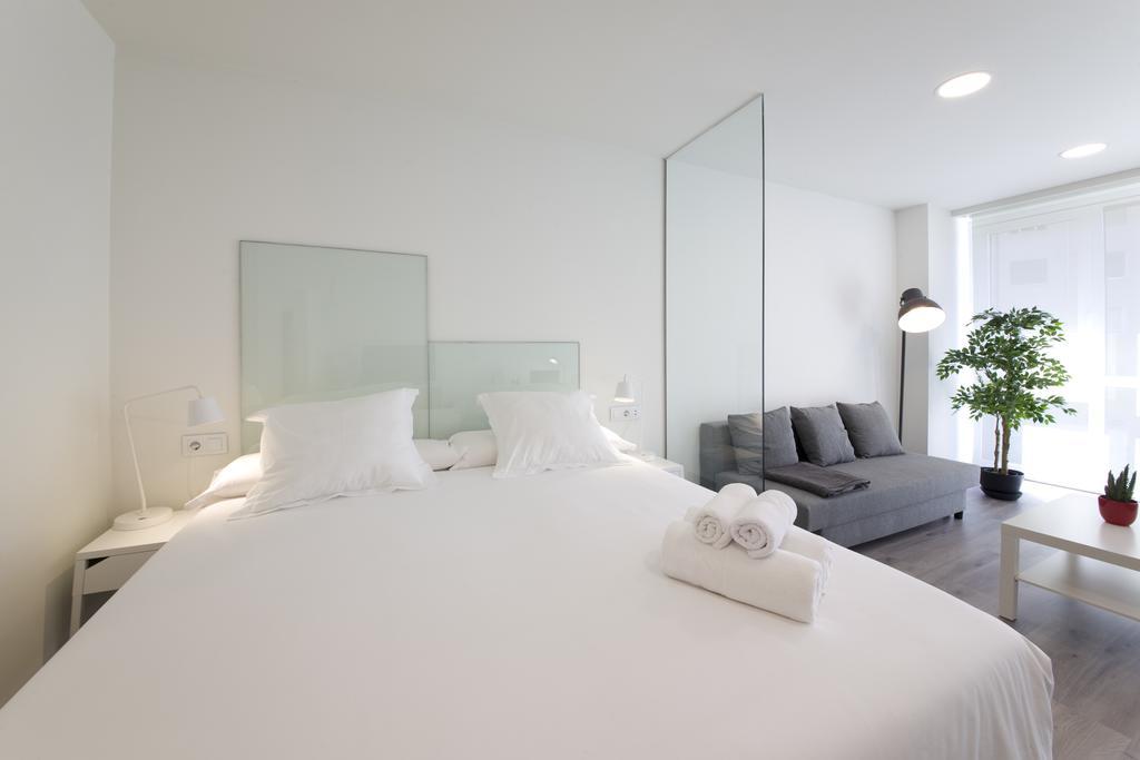 Pension T5 Donostia Suites San Sebastian Ruang foto