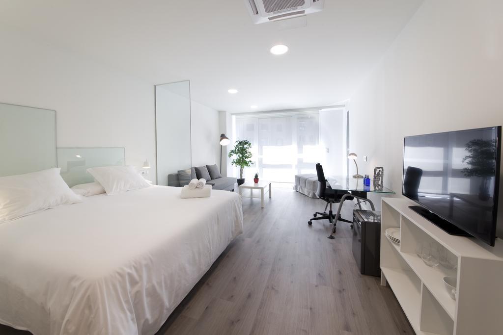 Pension T5 Donostia Suites San Sebastian Ruang foto
