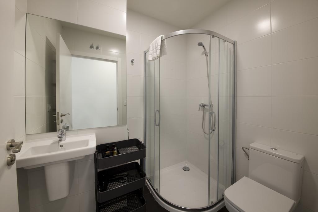 Pension T5 Donostia Suites San Sebastian Ruang foto