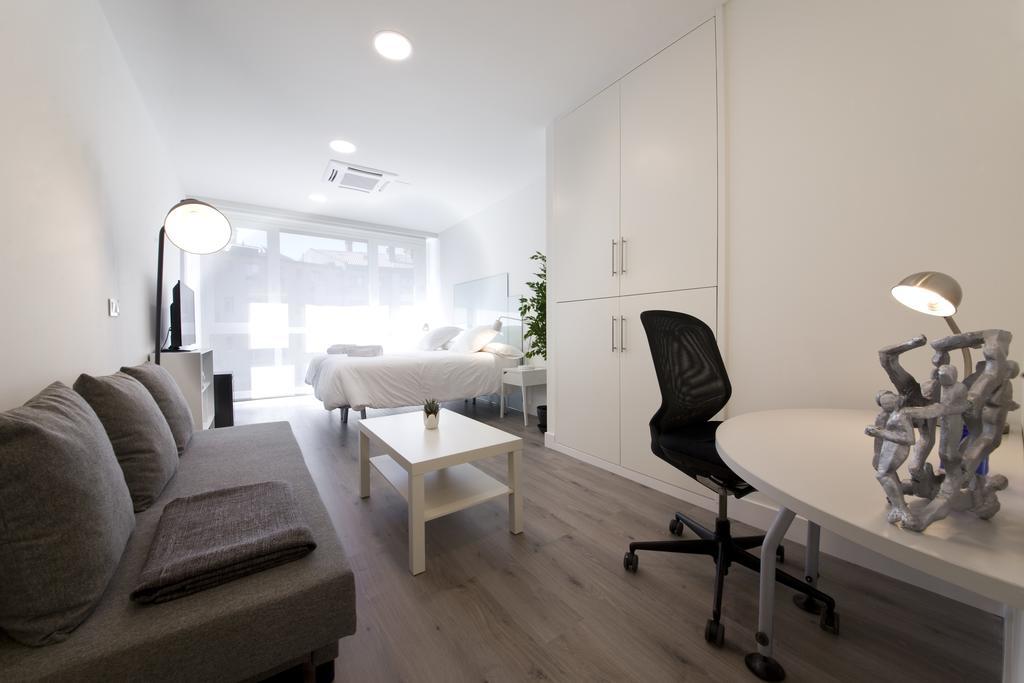 Pension T5 Donostia Suites San Sebastian Ruang foto