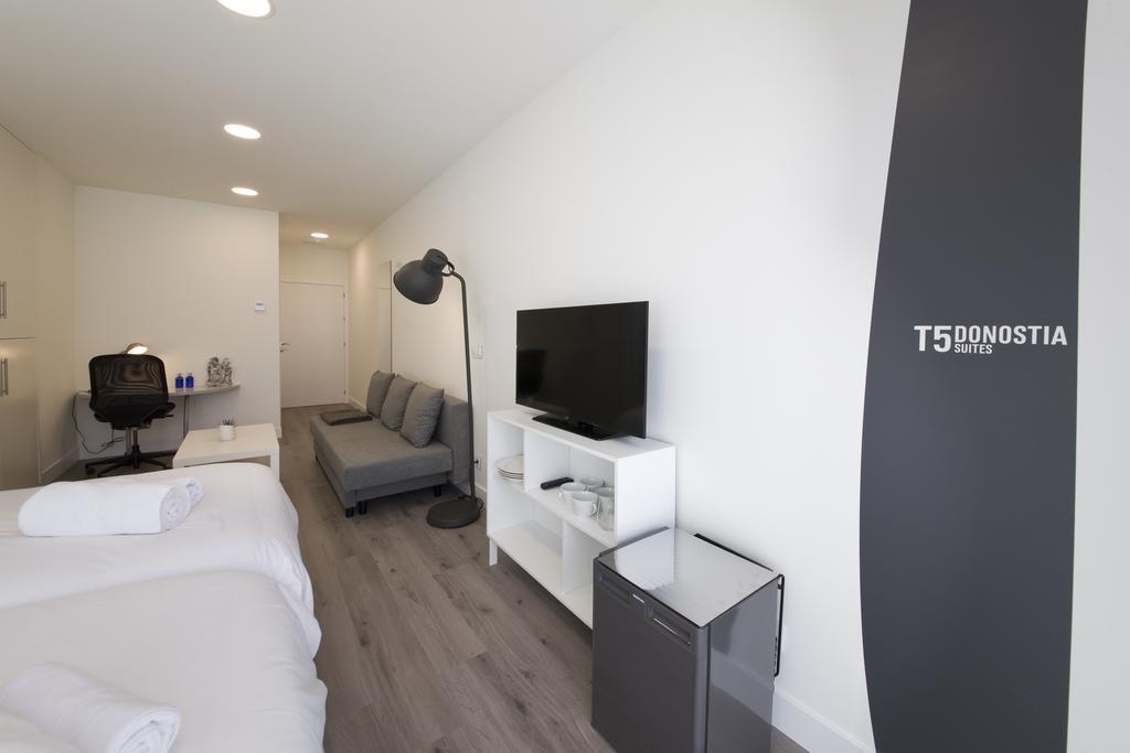 Pension T5 Donostia Suites San Sebastian Ruang foto