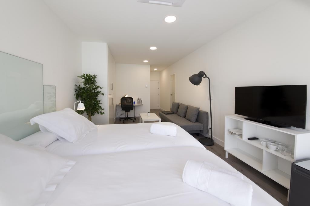 Pension T5 Donostia Suites San Sebastian Ruang foto