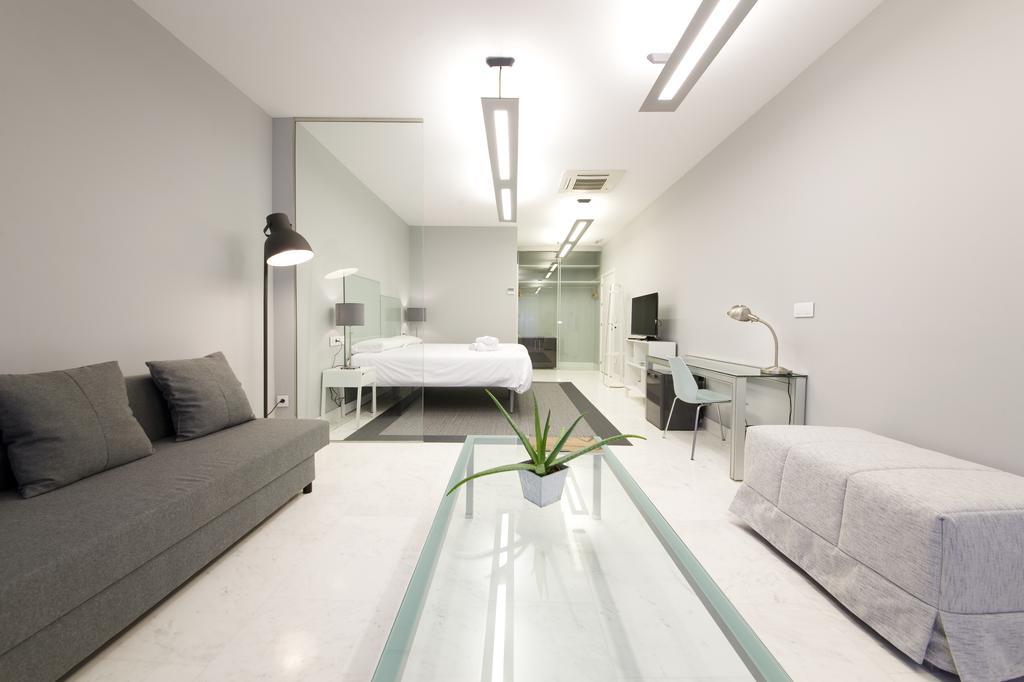 Pension T5 Donostia Suites San Sebastian Ruang foto